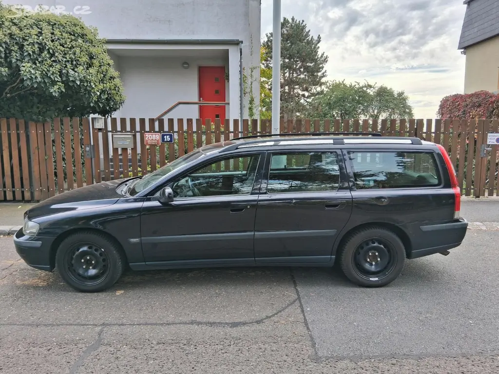 VolvoV70, D5,125kw,r.v.2002 - fotka 2