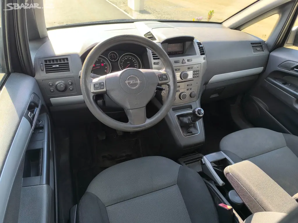 Opel Zafira 1.8 16V 103 kW, 7 míst, nová TK - fotka 5