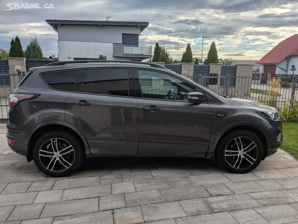 Ford Kuga ST-LINE 1,5 benzin 110kW, manuál, DPH