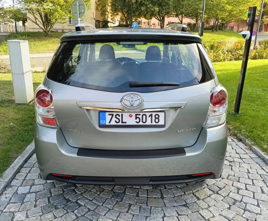 Toyota Verso 1.8 benzin AUTOMAT 7mist - fotka 4