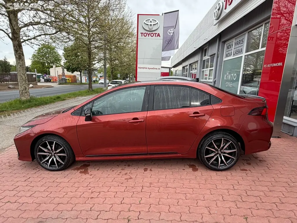 Toyota Corolla, 1.8L Hybrid 140 koní 4x2 GR - fotka 4