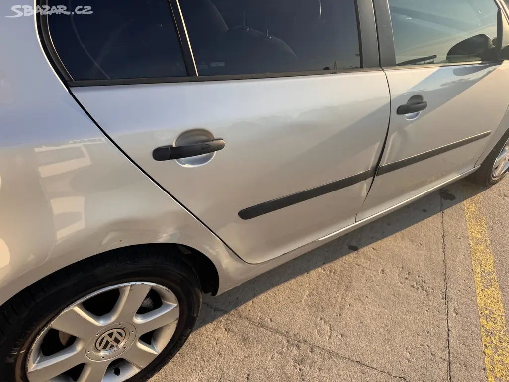 VW Golf 5 1.6 mpi - fotka 2