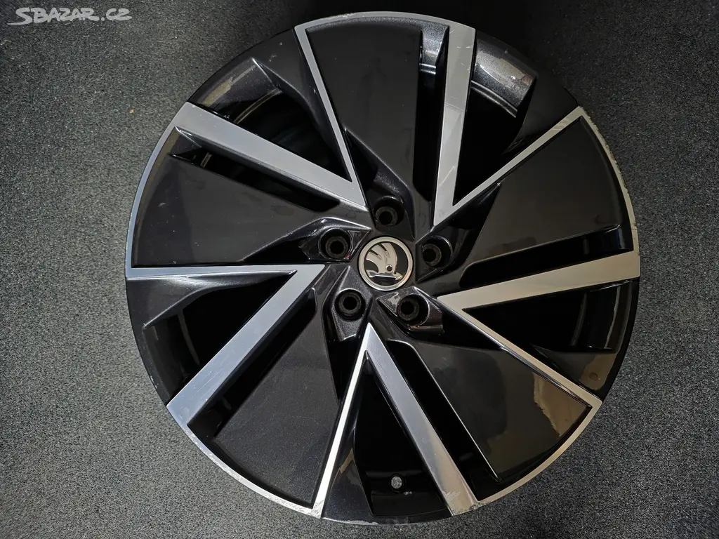 Škoda Superb 3 Alu kolo 19 Vega Aero 3V0601025BA