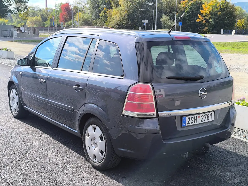 Opel Zafira 1.8 16V 103 kW, 7 míst, nová TK - fotka 4