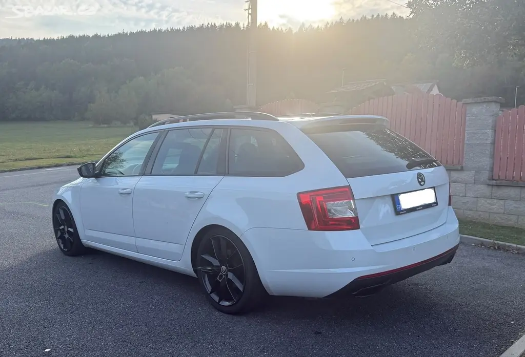 Škoda OCTAVIA 3 RS 2.0 TDI 135 kW DSG CHALLENGE - fotka 4