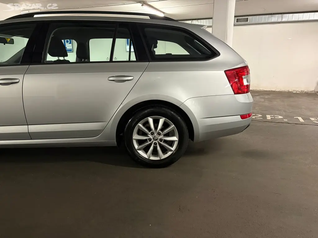 Škoda Octavia, Combi/1.6TDI/Ambition/servis - fotka 4