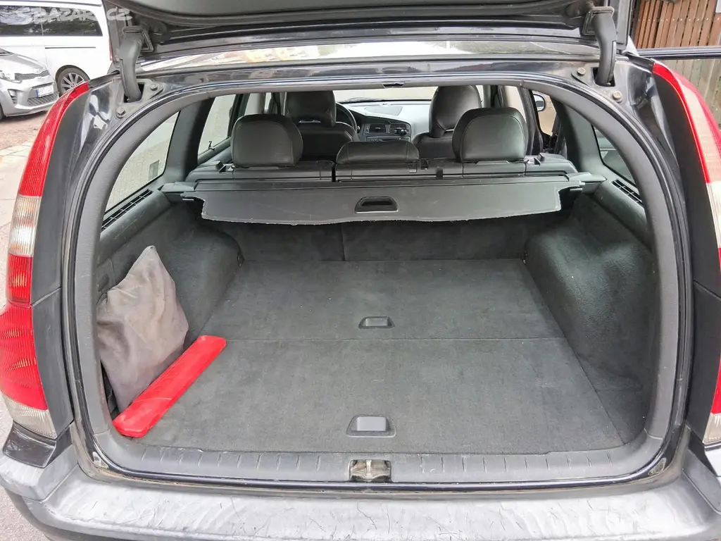 VolvoV70, D5,125kw,r.v.2002 - fotka 4
