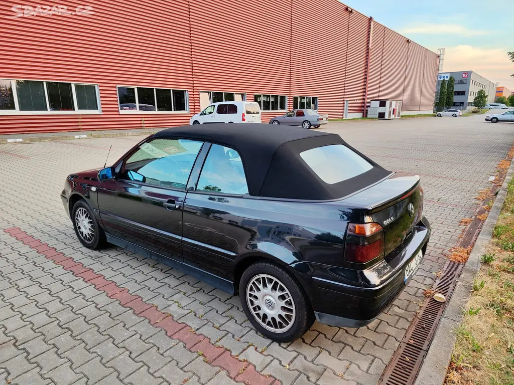 Volkswagen Golf 3.5 cabrio, benzín 2.0 (85 kW) - fotka 5
