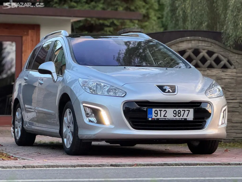 Peugeot 308 1.6i 1.MAJITEL ČR GARÁŽOVÁNO 45.000km - fotka 3