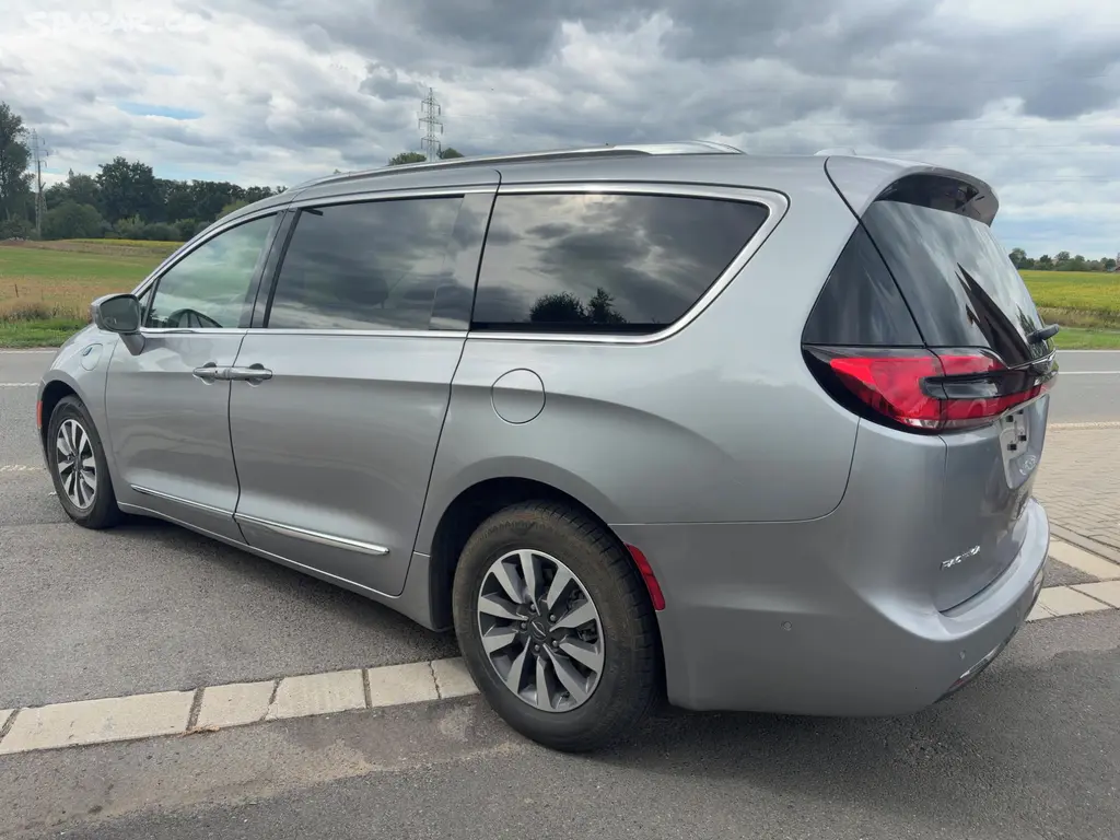 Chrysler Pacifica 3,6 Hybrid PlugIn Radar 360 2021 - fotka 3