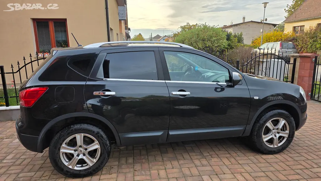 Nissan Qashqai 1.6 benzín, rok 2009, STK 5/2028 - fotka 3