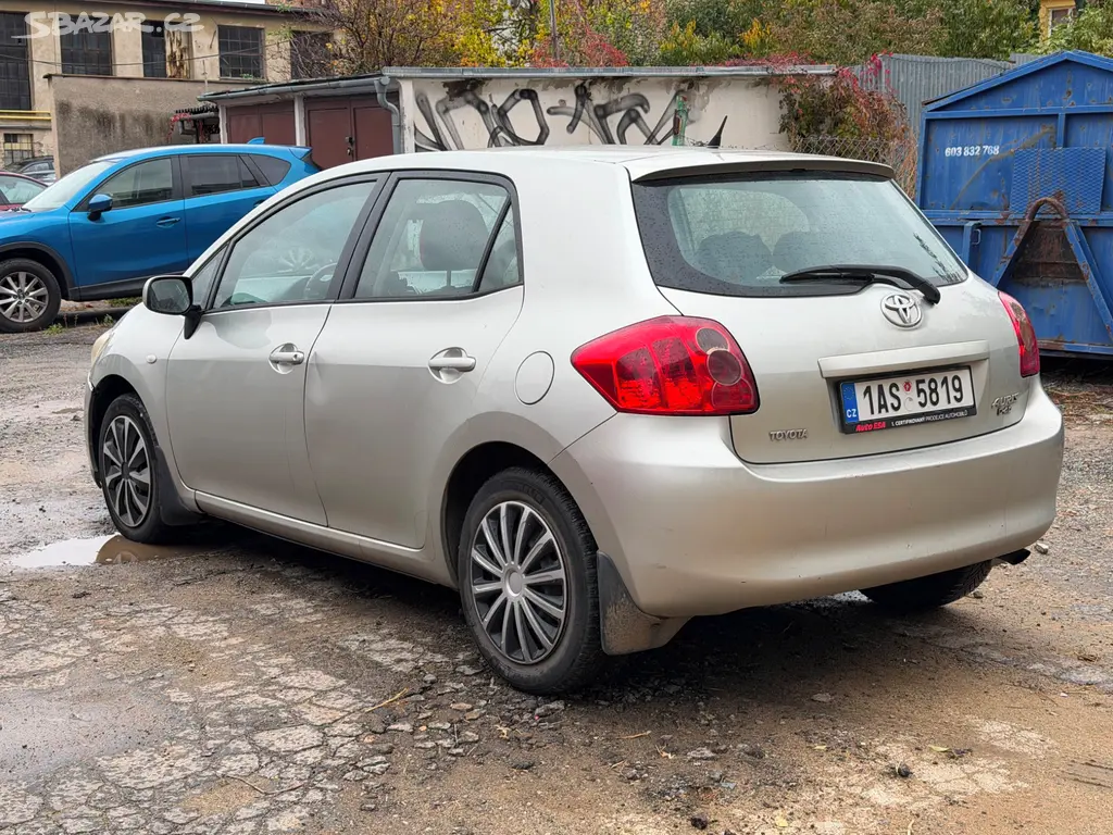 Toyota Auris 2.0 D-4D - fotka 3