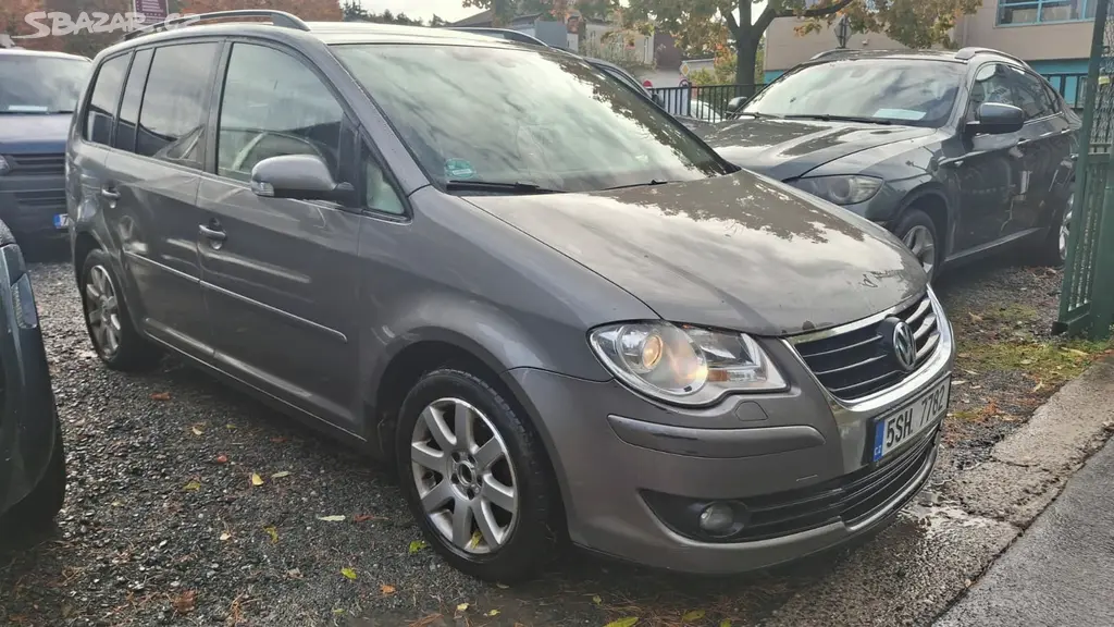 Volkswagen Touran, na splátky všem