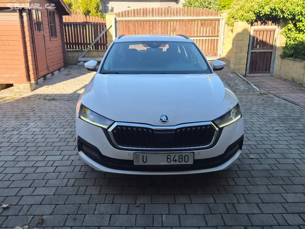 Škoda Octavia 4 TSi model 2022 VIRTUAL NAVI tažný - fotka 2