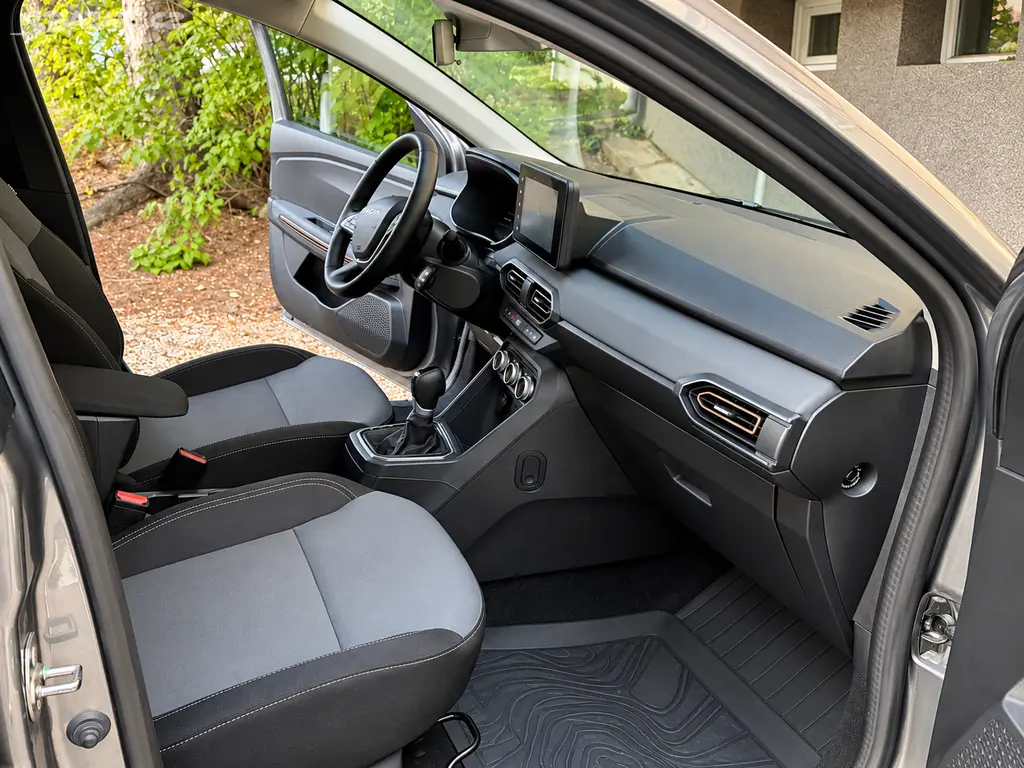 Dacia Jogger 1.6 Hybrid 140 Extreme, 7 míst, 2025 - fotka 6