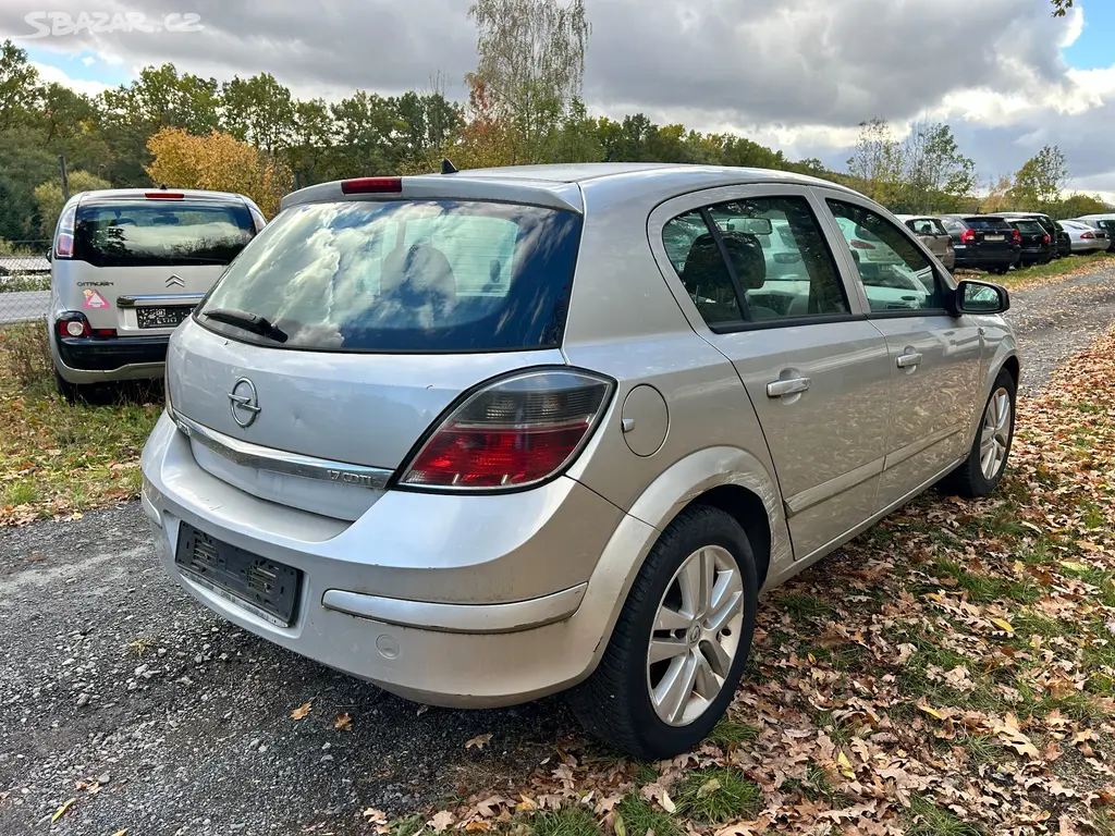 Opel Astra 1,7 CDTi 74kw, r.v. 2007 - fotka 5