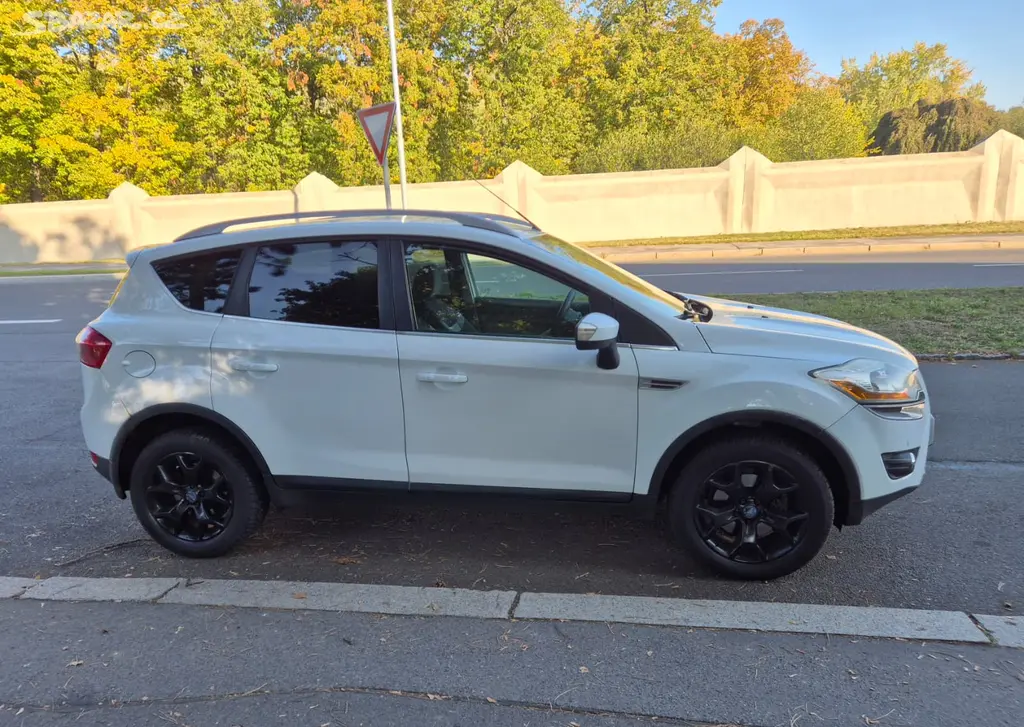 Ford Kuga 2.0 TDCi 100 kW Klima Tažné 4x4 - fotka 4