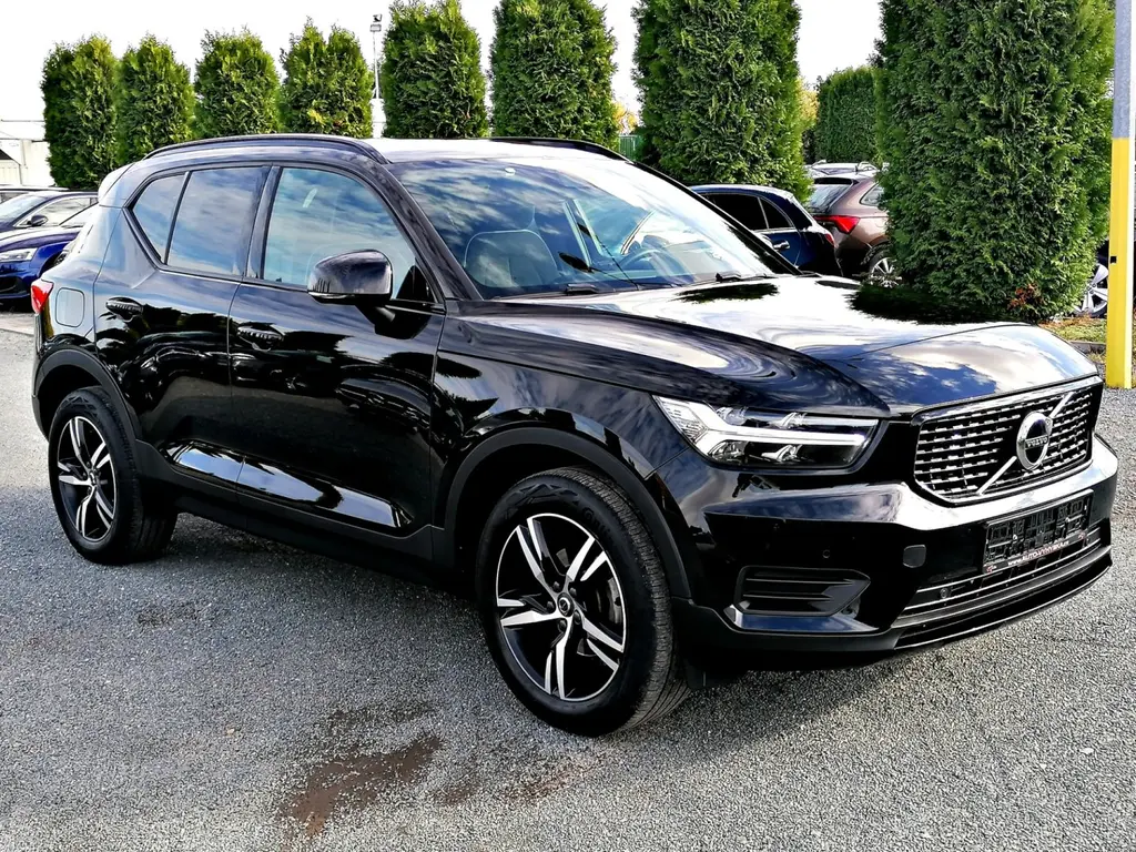 Volvo XC40, 1.5 T3 R-DESIGN Aut. - fotka 3