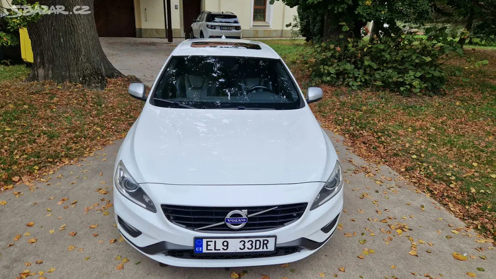 Volvo V60 D6 Plug-in Hybrid R-DESIGN - fotka 3