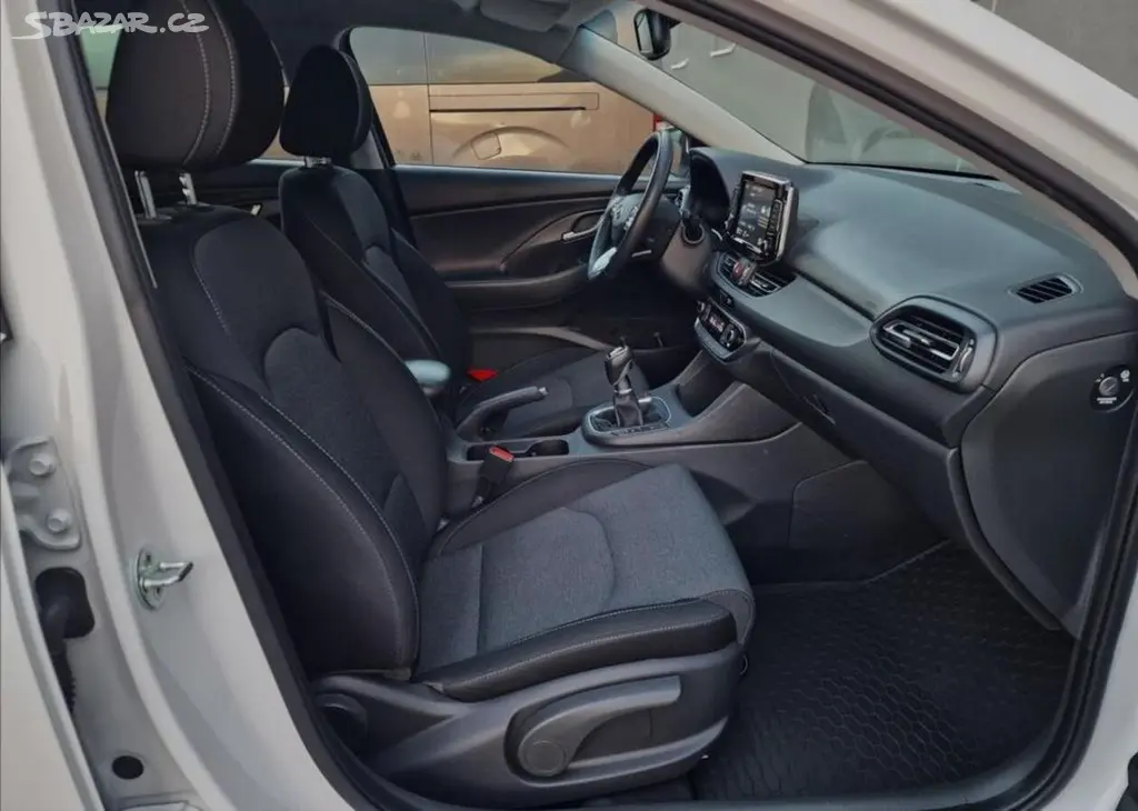 Hyundai i30, 1.0 T-Gdi Family Smart Kombi - fotka 6