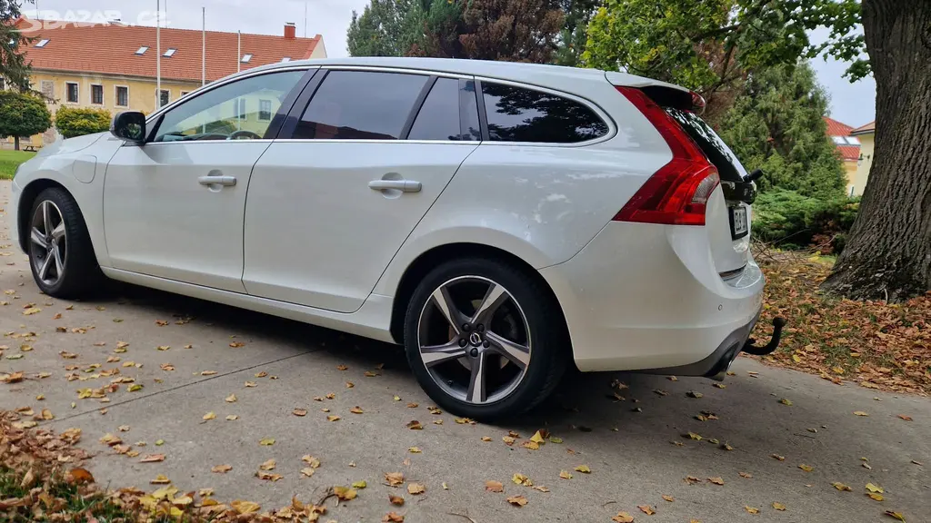 Volvo V60 D6 Plug-in Hybrid R-DESIGN - fotka 6