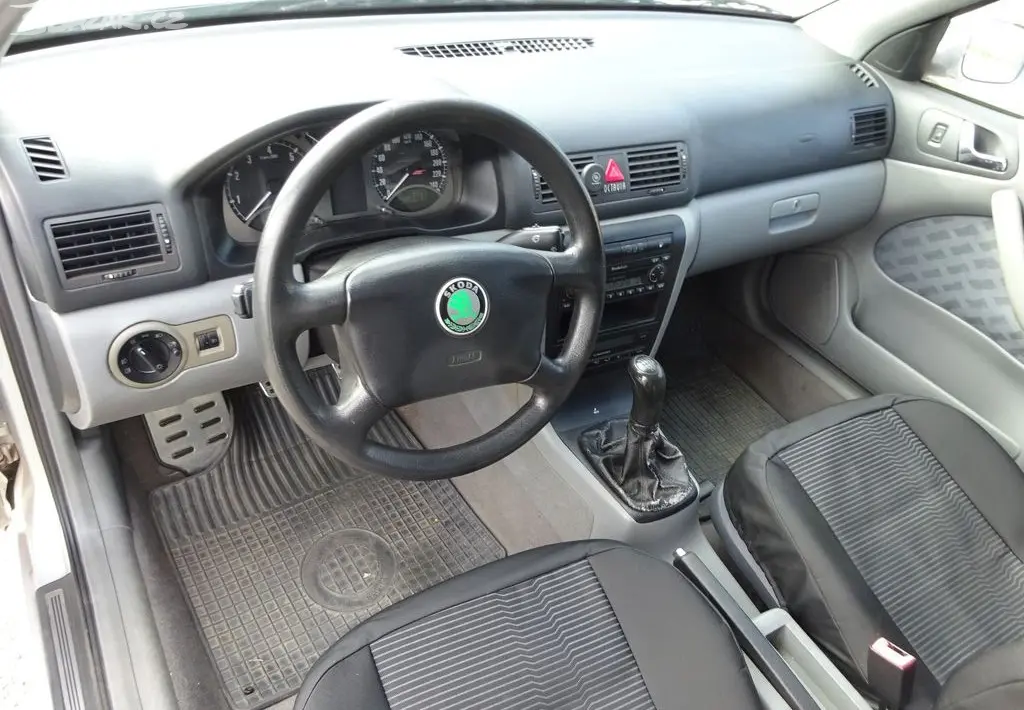 Škoda Octavia, 1.8 T (110 kw) r.v.1999 2.Majitel - fotka 5