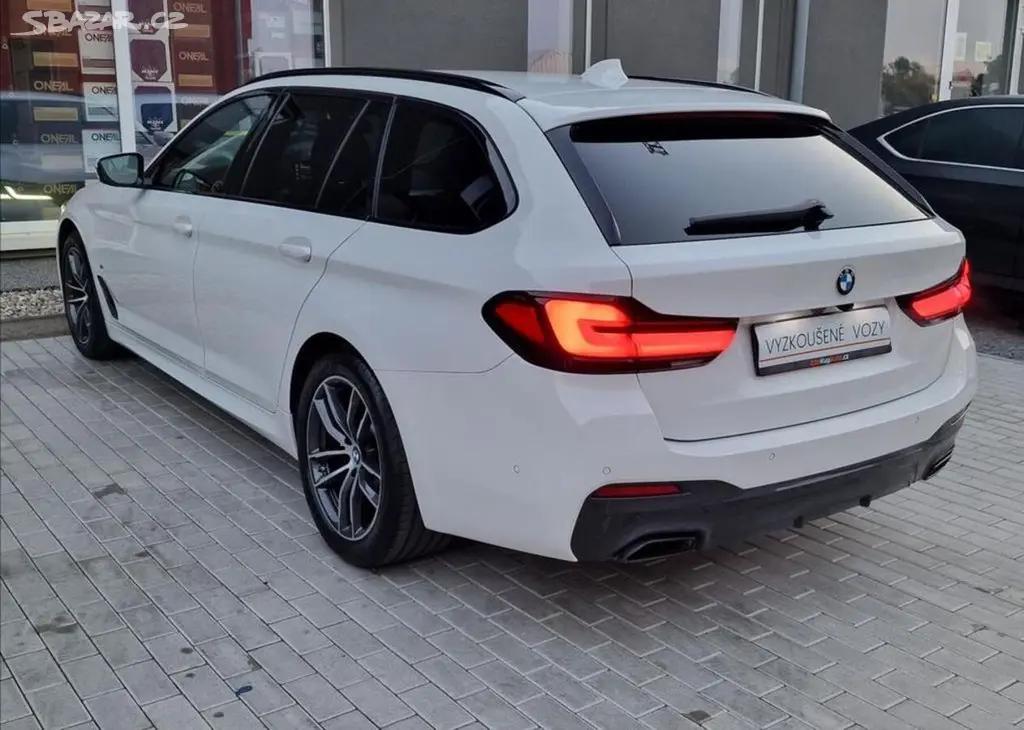 BMW Řada 5, 520d Xdrive M-Sport ČR,1.Maj. - fotka 3
