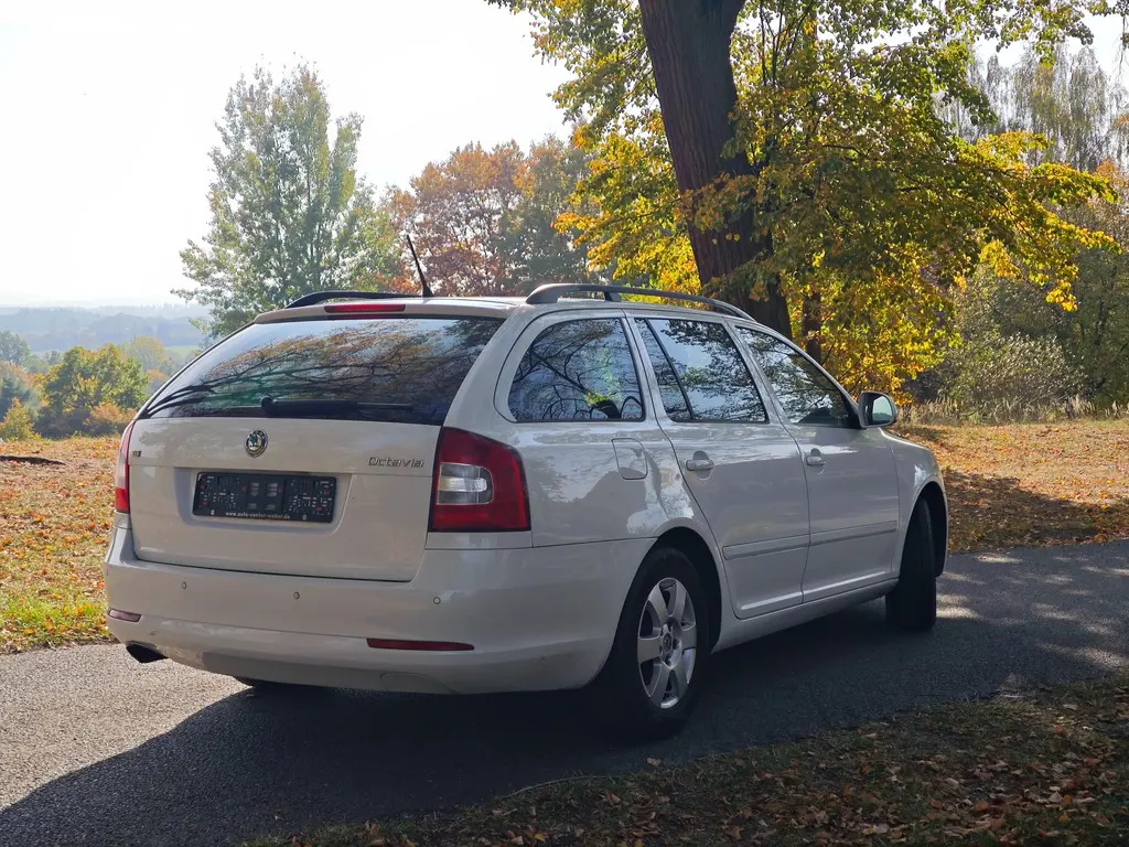 Škoda Octavia combi 2.0tdi tažné výhřev - fotka 4