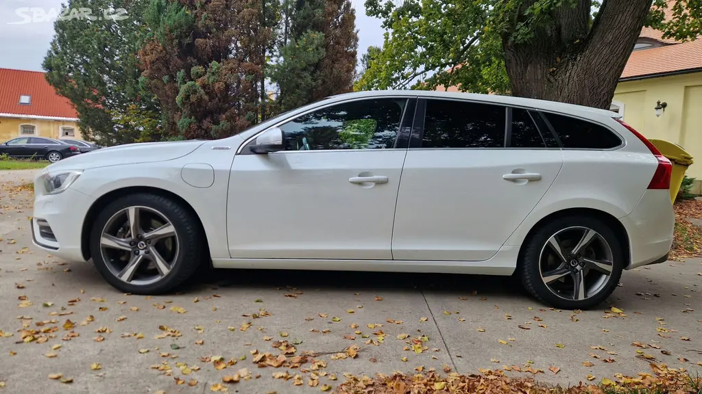 Volvo V60 D6 Plug-in Hybrid R-DESIGN
