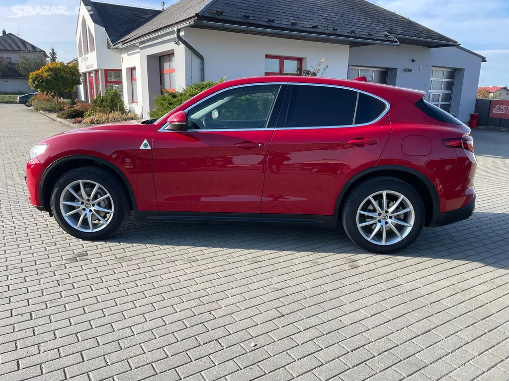 Alfa Romeo STELVIO 2,0Turbo 280k Q4 AT8 4x4 Tažné - fotka 2