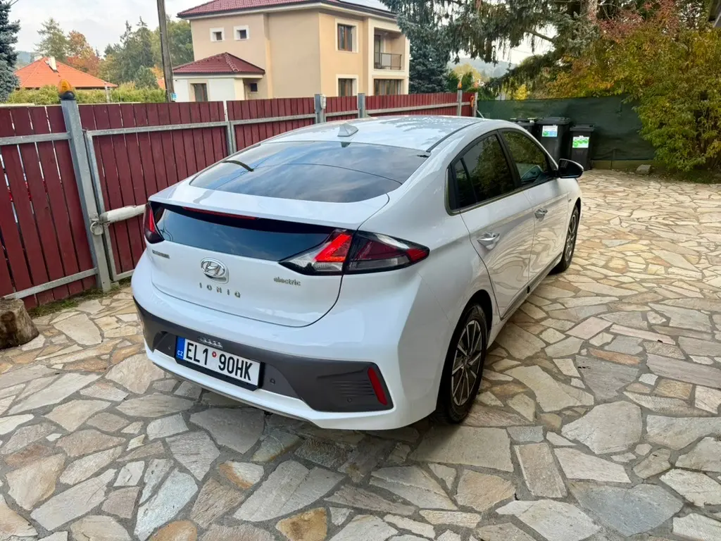 Hyundai Ioniq - fotka 4