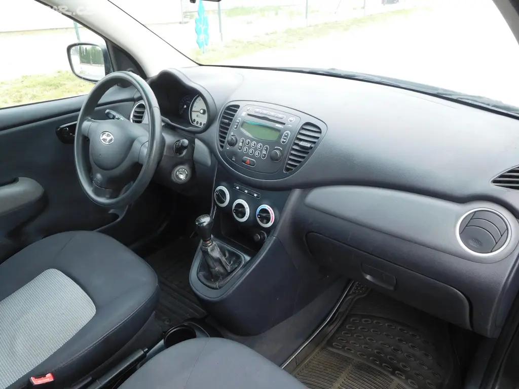 Hyundai i10 1.1i Style, 49 kW, Serviska - fotka 5