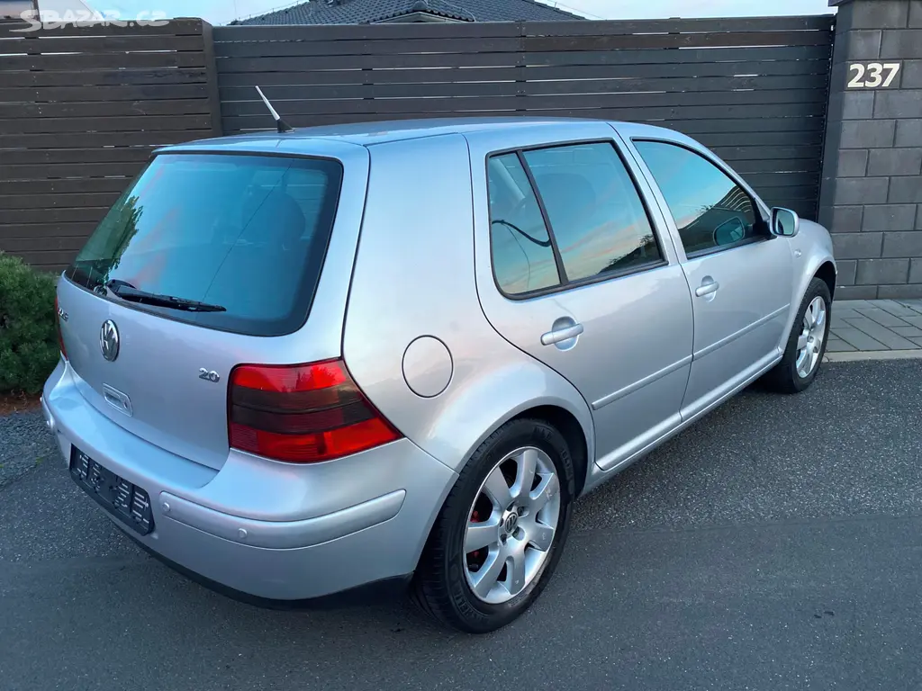VW Golf 4, automat, 2.0 benzin, Pacific, nová STK - fotka 4