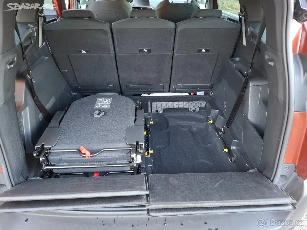 Peugeot 5008 1,2 PureTech 130k , 7 míst , 2021 - fotka 5