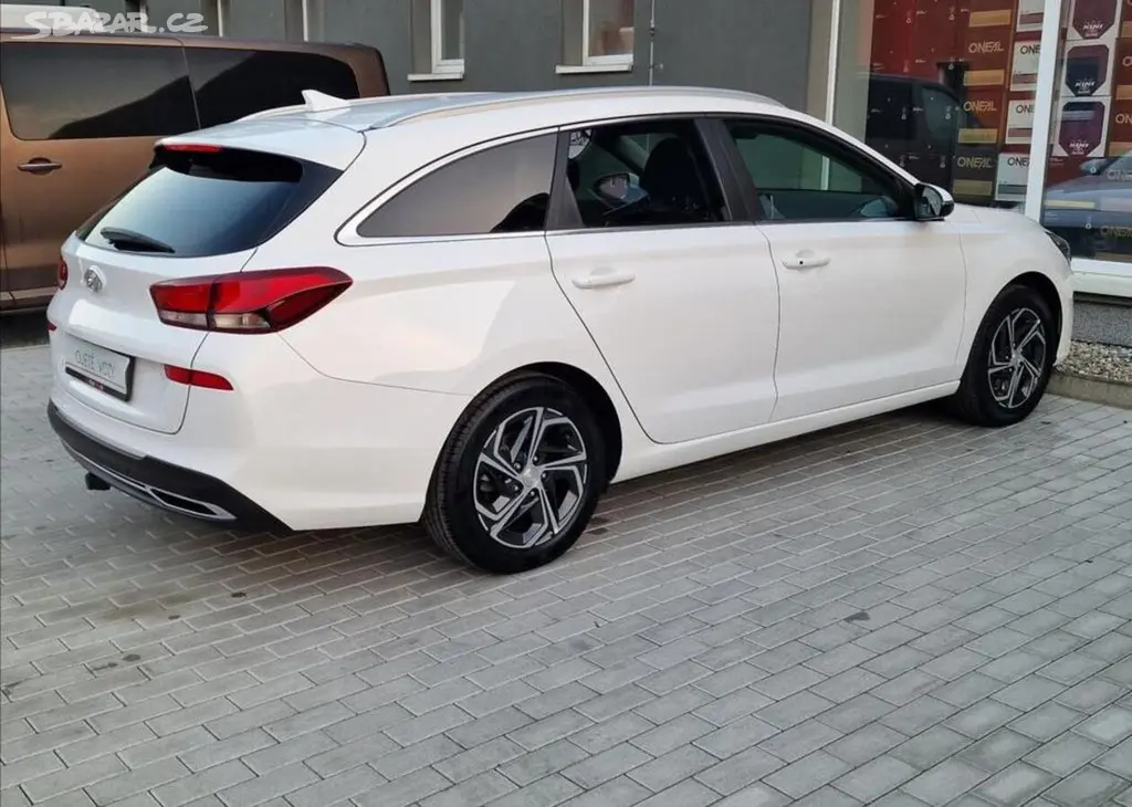 Hyundai i30, 1.0 T-Gdi Family Smart Kombi - fotka 4