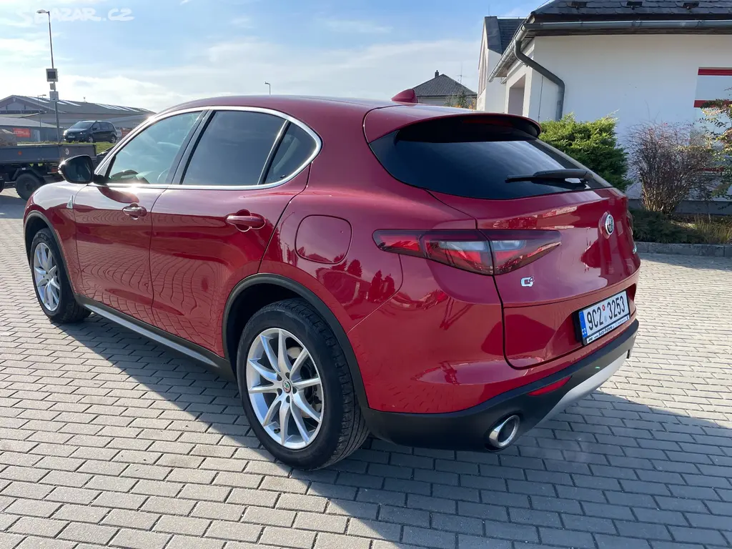 Alfa Romeo STELVIO 2,0Turbo 280k Q4 AT8 4x4 Tažné - fotka 3