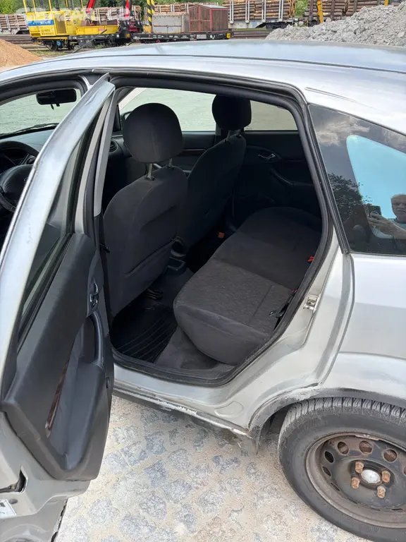 Ford Focus 1.8 Tdci - fotka 6