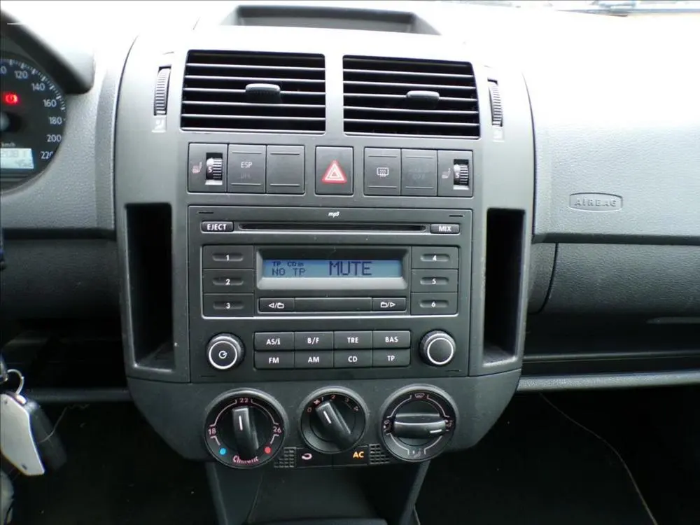 Volkswagen Polo 1,4 16V TEMPOMAT - fotka 6