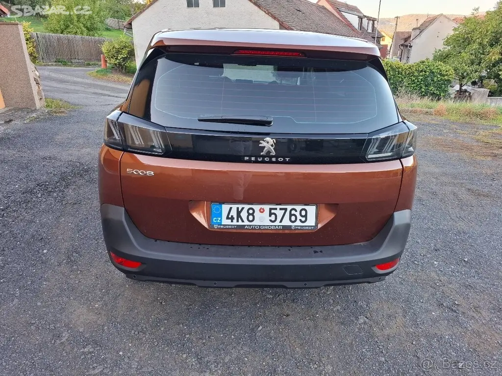 Peugeot 5008 1,2 PureTech 130k , 7 míst , 2021 - fotka 2