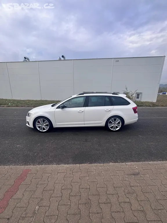 Škoda OCTAVIA III RS COMBI 2.0 TDI 135 kW DSG - fotka 4