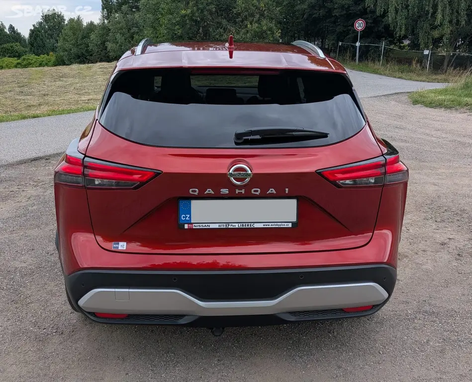 Nissan Qashqai 1.3 DIG-T N-Connecta Xtronic - fotka 4