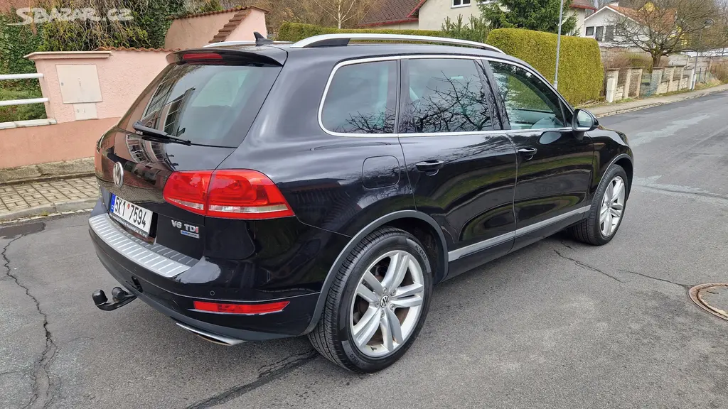 VW Touareg 3.0 TDi 176Kw Xenony,Kamera,Tažné,Alu20 - fotka 5