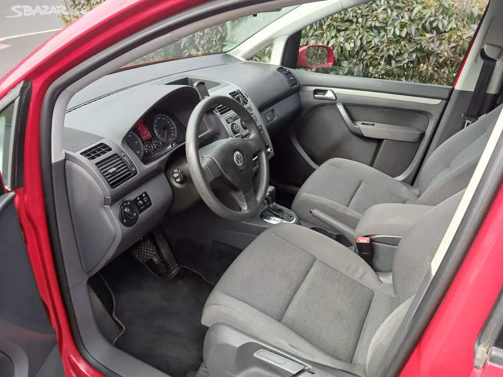 Volkswagen Touran, 1.9TDi DSG jen 151 TKm - fotka 5