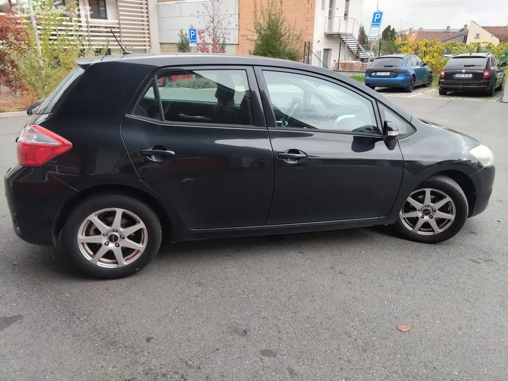 Toyota Auris 1.4 D - fotka 3