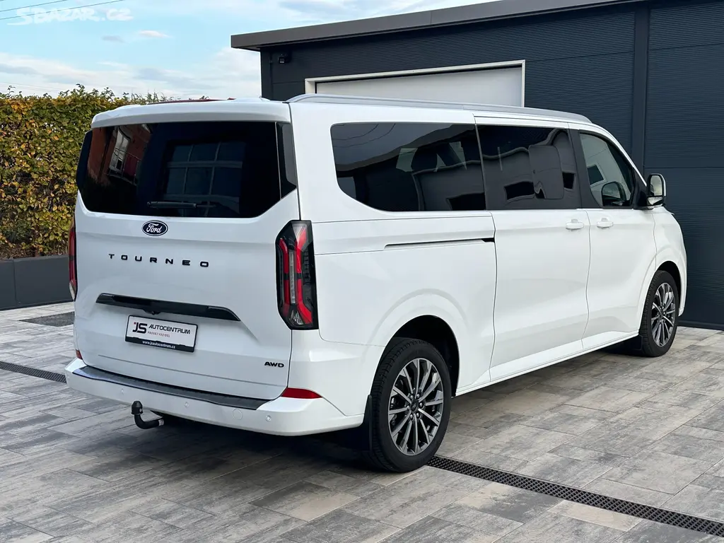 Ford Tourneo Custom 2.0 170PS L2 TitaniumX A/T 4x4 - fotka 4