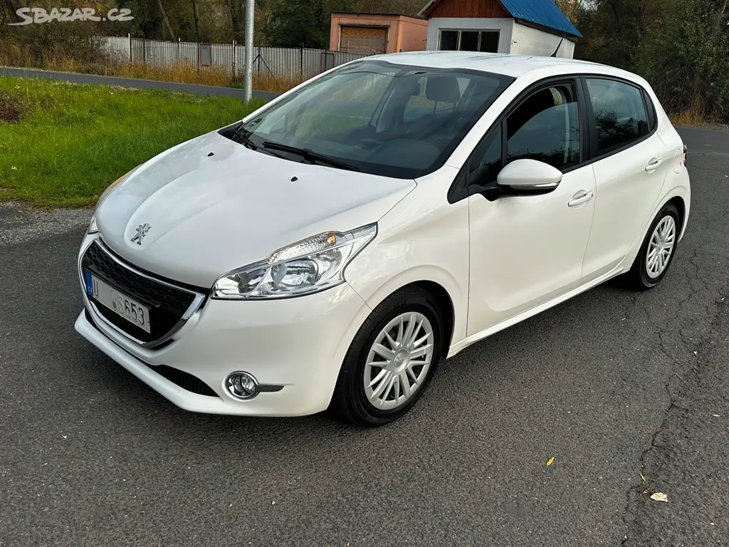 Peugeot 208 1.2i, r.2012, 82 800km, klima, stk