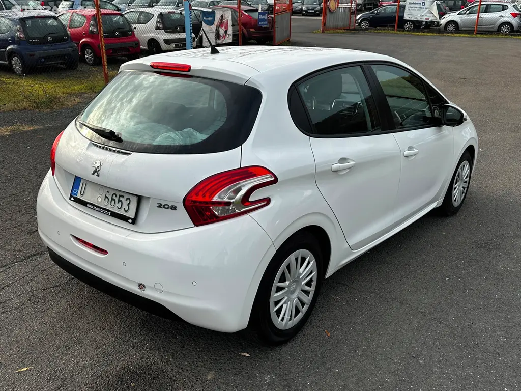 Peugeot 208 1.2i, r.2012, 82 800km, klima, stk - fotka 3