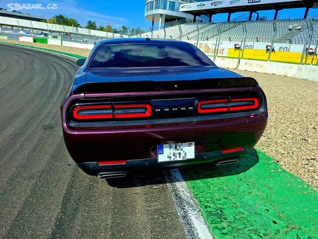 Dodge Challenger V8 5.7 2021 - fotka 4