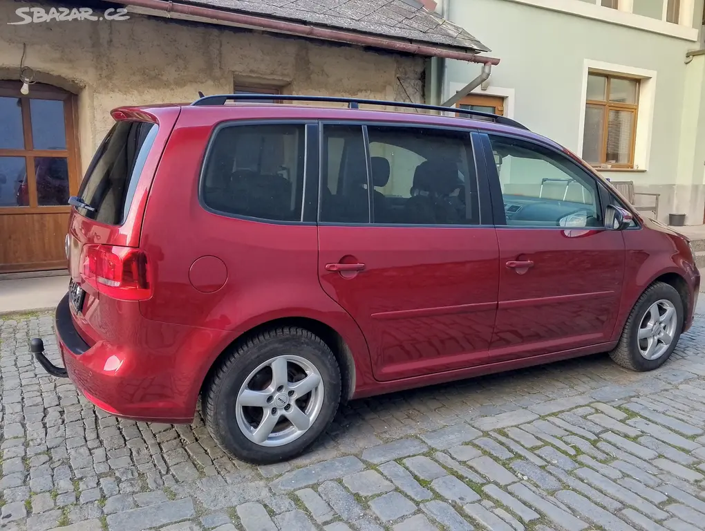 VW Touran,r..v. 2014, 1.2TSi, 77kW, bixenony - fotka 2