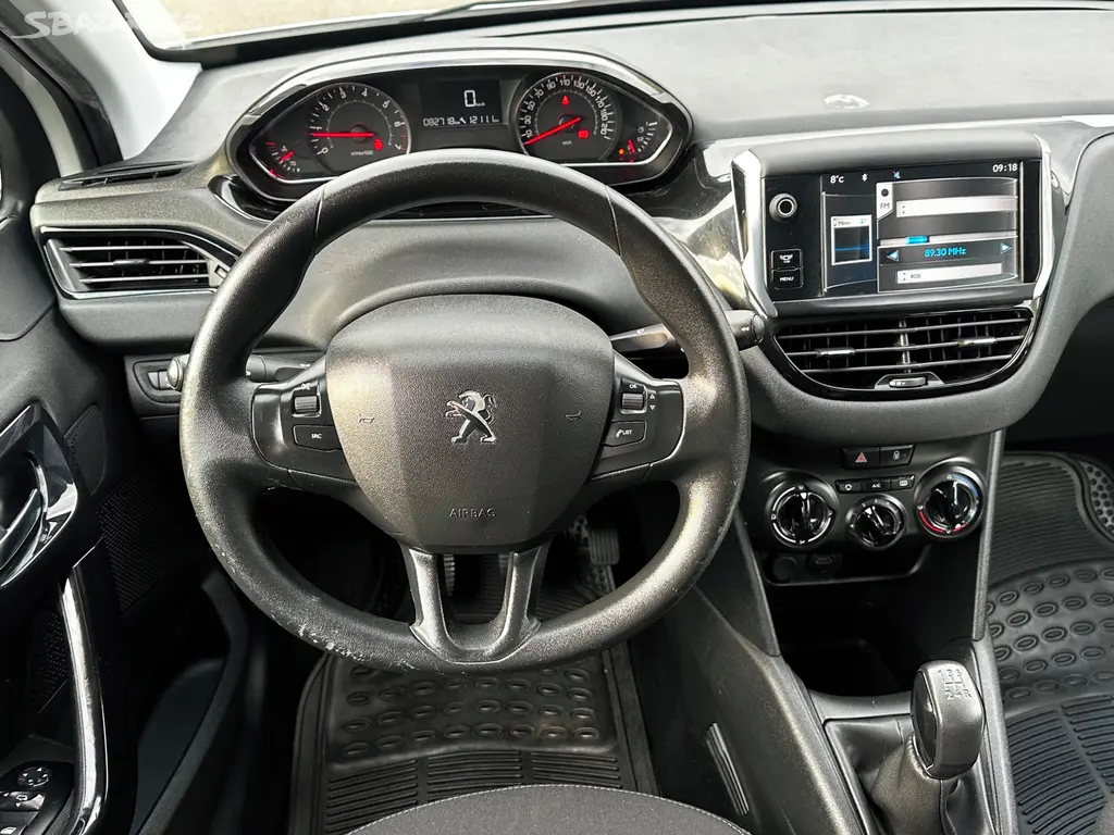 Peugeot 208 1.2i, r.2012, 82 800km, klima, stk - fotka 5
